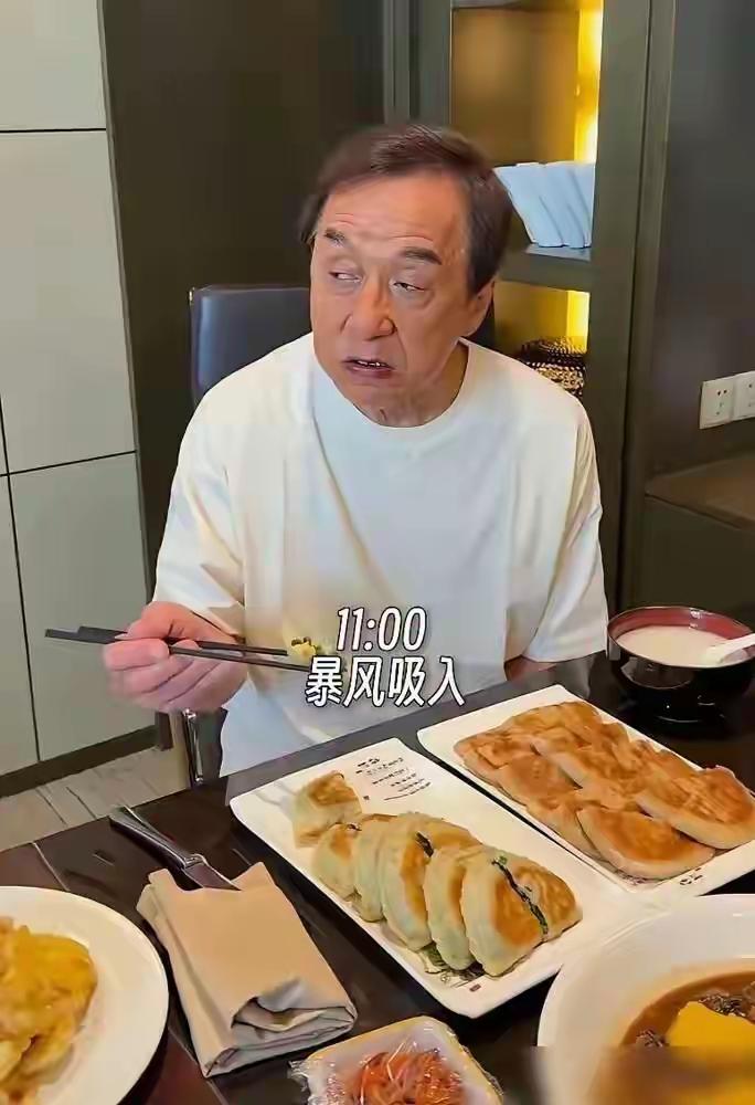 大家还认识这位大明星吧，他可是曾经叱咤风云，横扫影视界的武打演员陈龙。没想到，只