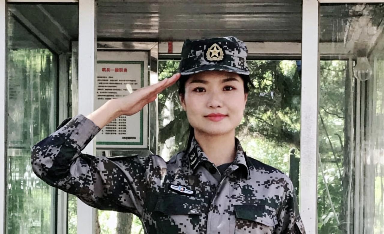 军旅芳华守初心 平凡岗位绽荣光——记一级上士唐曼曼
 
唐曼曼，女，汉族，200