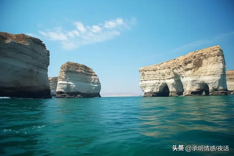 突发！中东双海峡危险啦！要是被“锁喉”，全球油价得疯涨！
家人们，大事不妙！霍尔