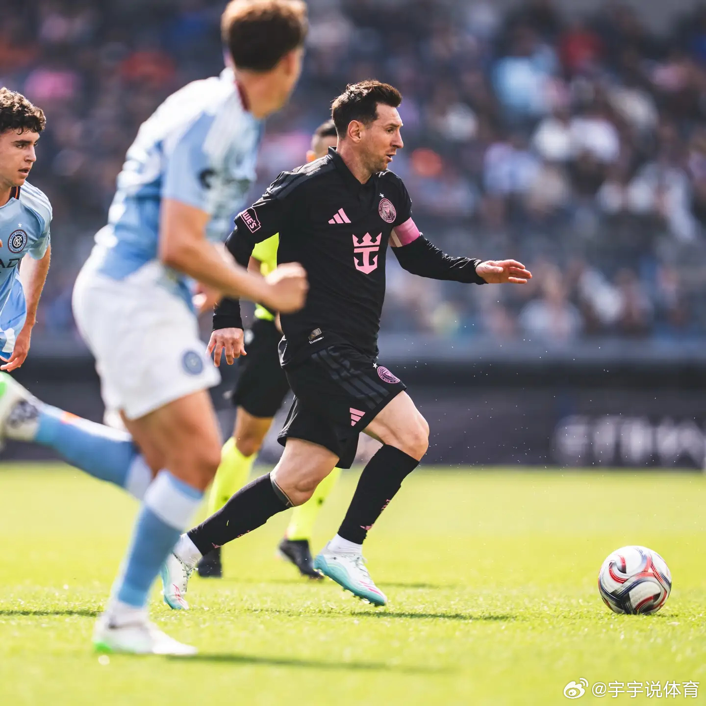 任意球破门+当选全场最佳，梅西赛后社媒发布比赛图集美职联常规赛，迈阿密国际客场3