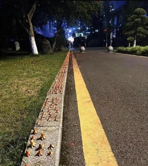 这人到底是多无聊 