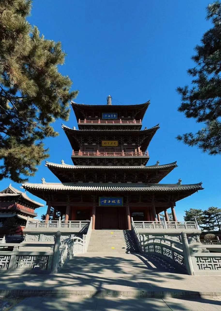 假期上班最早的是游客五一假期早早的来到了山西大同，这边有很多优美的古建筑，我用夸