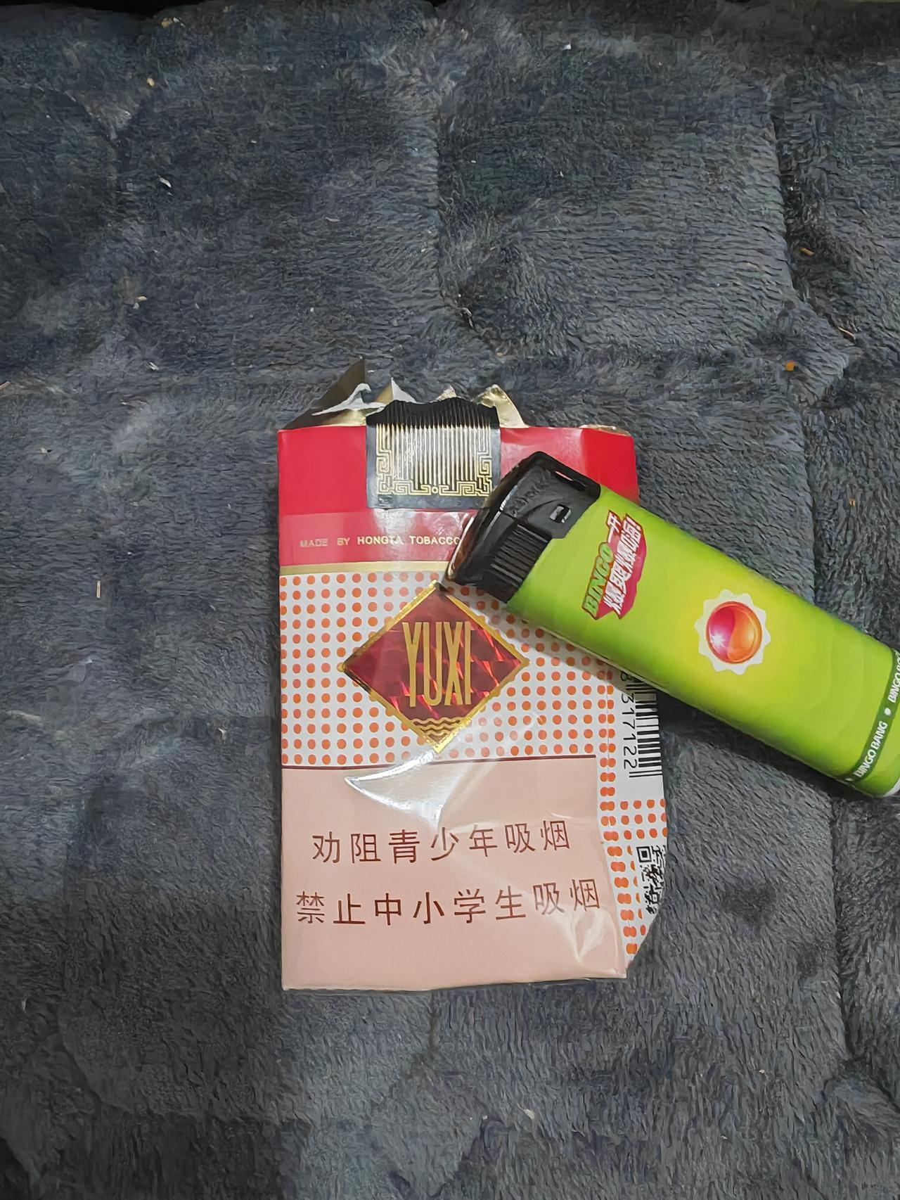 二十载工资与香烟，消费是升是降？
二十年前，四百工资抽2.5元香烟；如今，四千多