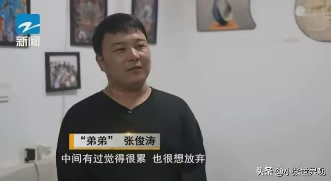 2009年，宁波一个18岁的小伙子走投无路，在公园长椅上睡了半个月，被一位陌生大