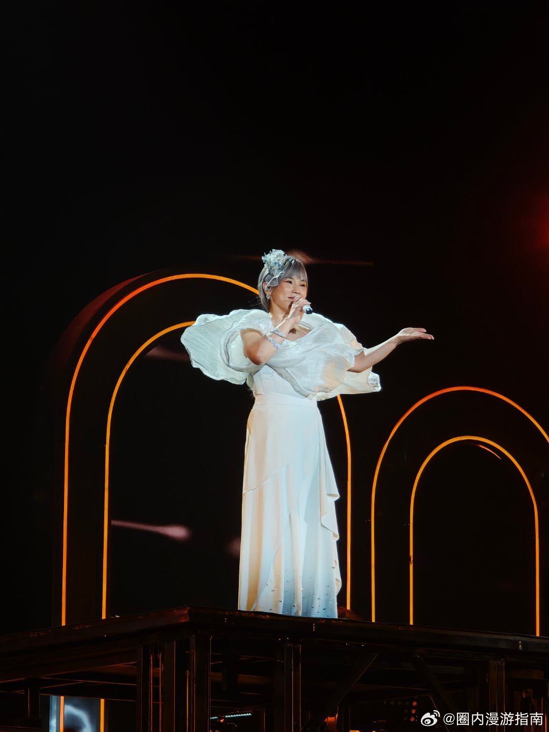 洪涛安利李佳薇演唱会洪涛说一定要去听一次李佳薇演唱会笑死！洪涛看演唱会也能上热搜
