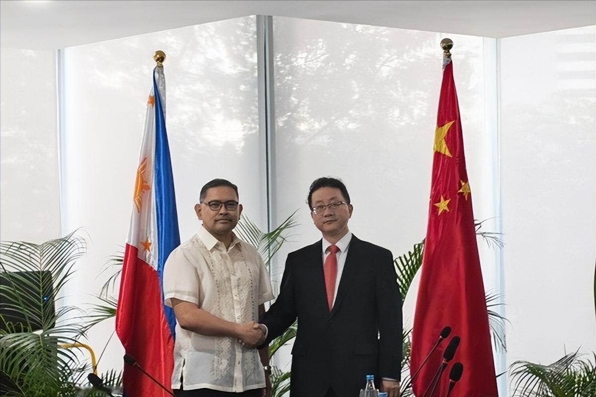 谈成了，菲律宾改口了。近日，菲律宾为了能够缓和关系，和中国进行了沟通交流，并当场