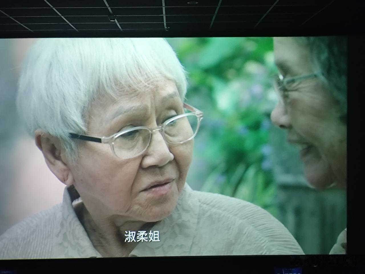 比爱情，亲情，友情都令人更加感人，
这是一种更特殊链接的“情义”，
两个从未认识