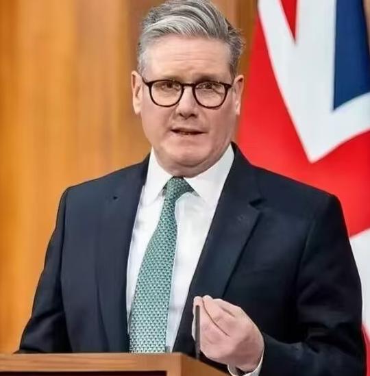 英国传来新消息！
2026年3月30日，英国首相斯塔默宣布，他要在周一和壳牌、英