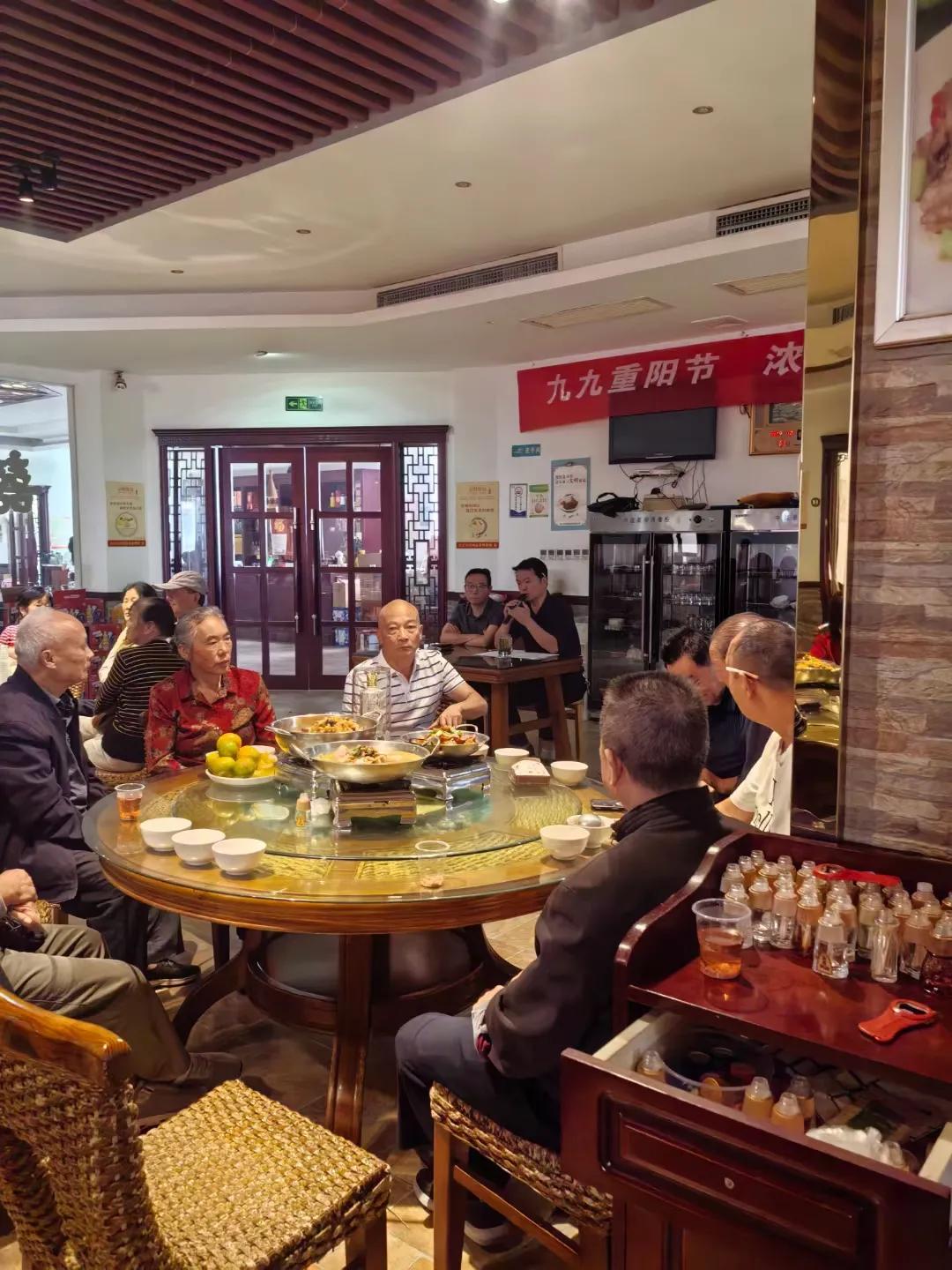 重阳节抒怀
文/湘沅江:刘清明
昨天讲台意飞扬
传道授业激情昂
堂中学子神情聚