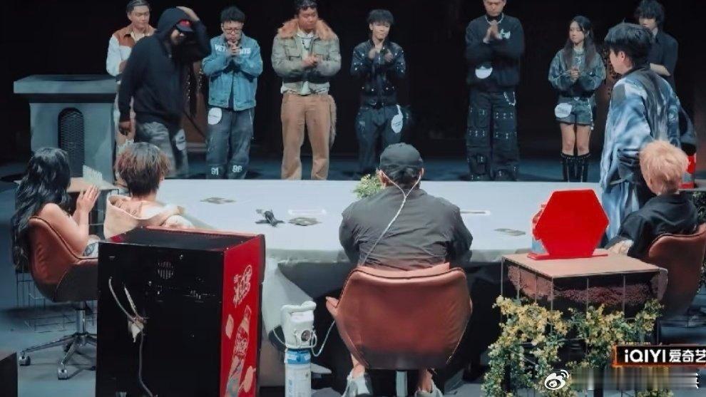 黄子韬吸氧坚持录制新说唱吸氧都要坚持录，韬哥这股劲儿是真的没谁了，太拼了喂 ​​