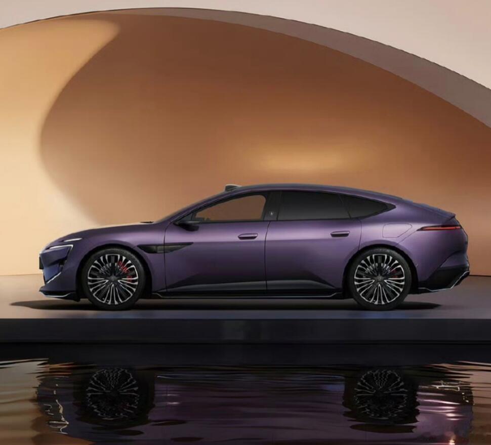 直接上干货：新款阿维塔12的“科技树”，点的那是一个狠！全系升级了华为最新896