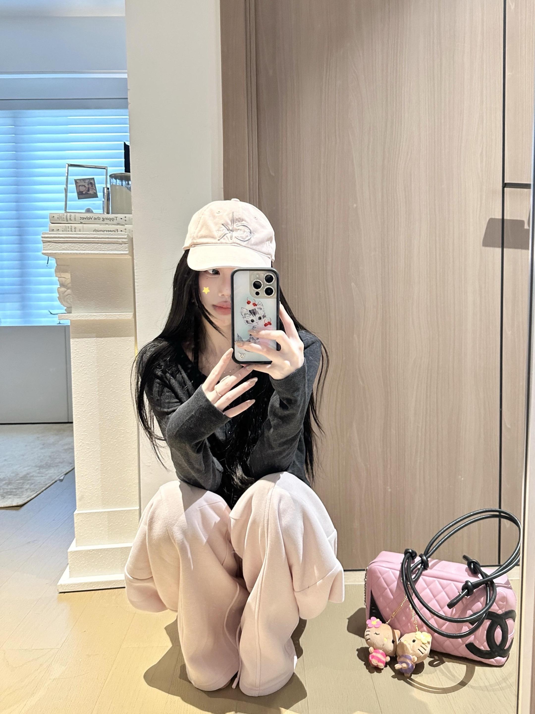 开春简单穿独特上衣搭配粉裤～