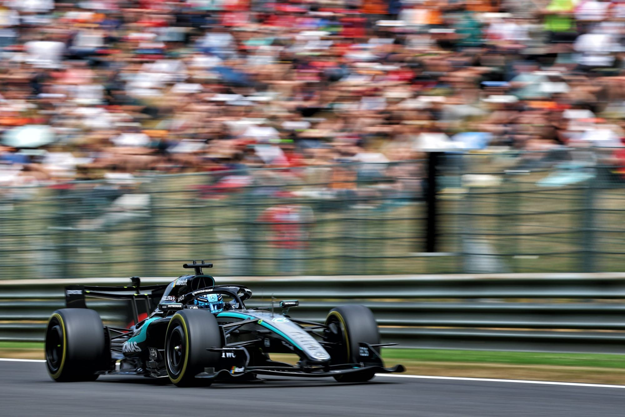 F1 The Race：在本周末的匈牙利站前，梅赛德斯车队已经修改了动力部署软件