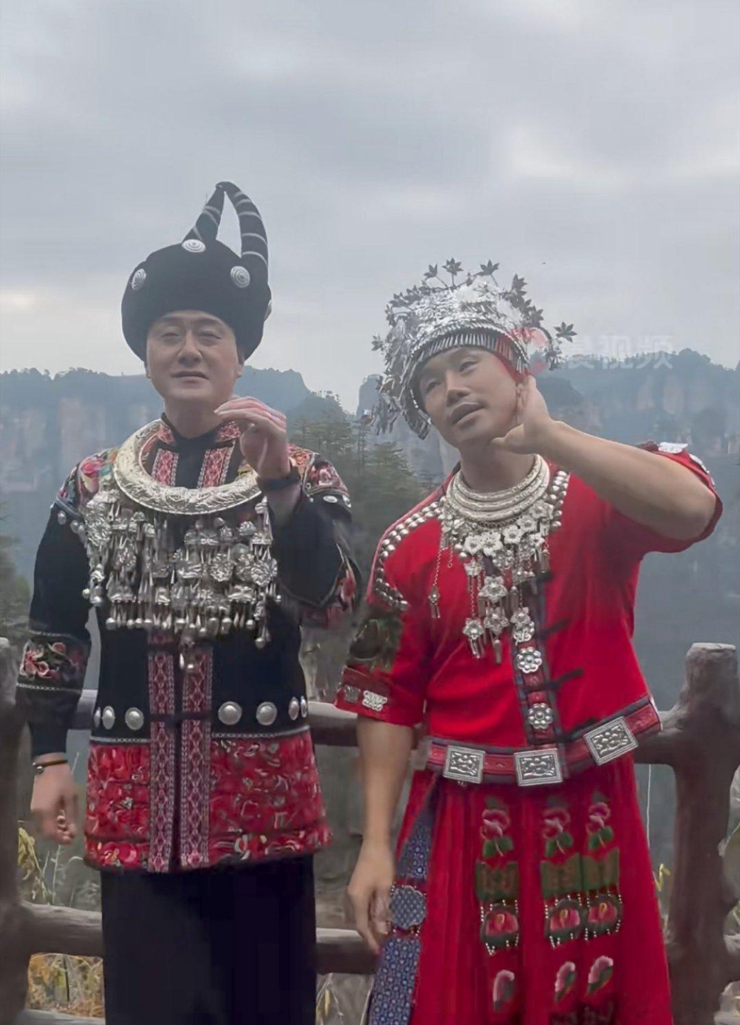 张家界长满了韩国人 看到他们穿我们的民族服饰，给我的第一感觉是他们想拿去申遗[允