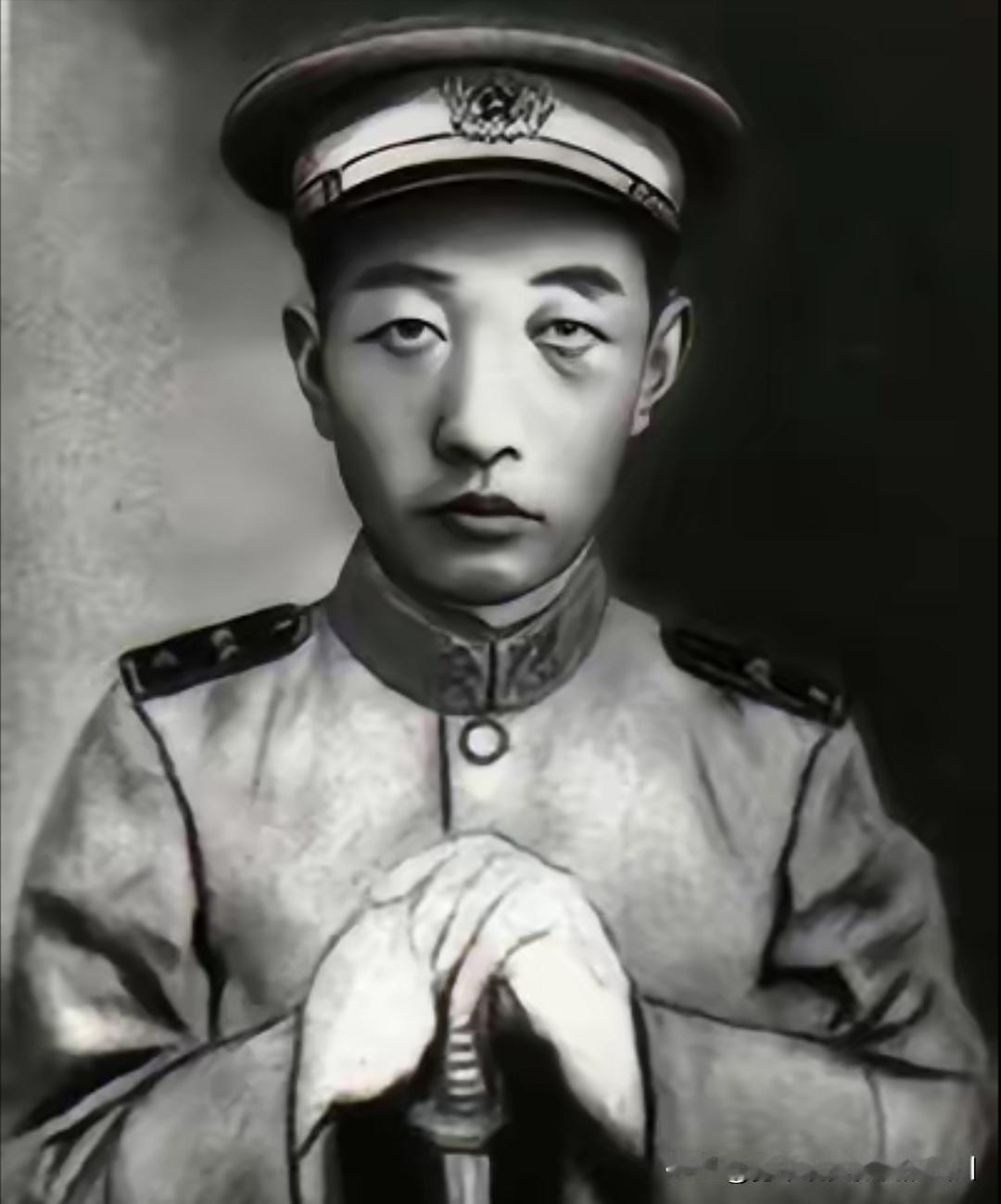 黄土高原走出来的贫寒子弟，靠着一腔热血考入黄埔，他的人生从一开始就刻着救国二字。