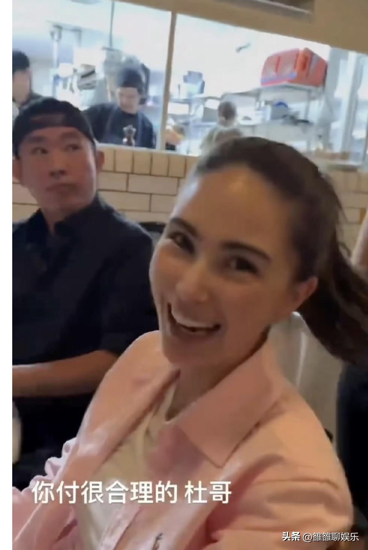 周杰伦，高调发文破谣言。

3月5日，周杰伦在社交平台晒出和昆凌的日常，瞬间引发