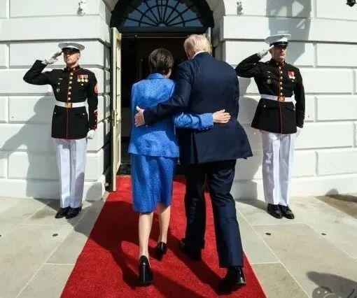 特朗普和高市早苗度“蜜月”，高市早苗兴奋得发疯了，美日直接把话挑明了，要阻止中国