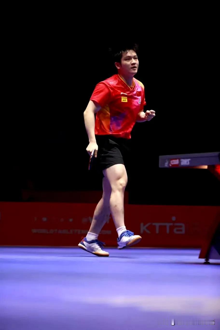 国乒男团晋级八强
国乒男团🇨🇳3-0罗马尼亚
第一盘：王楚钦🇨🇳3-0奥