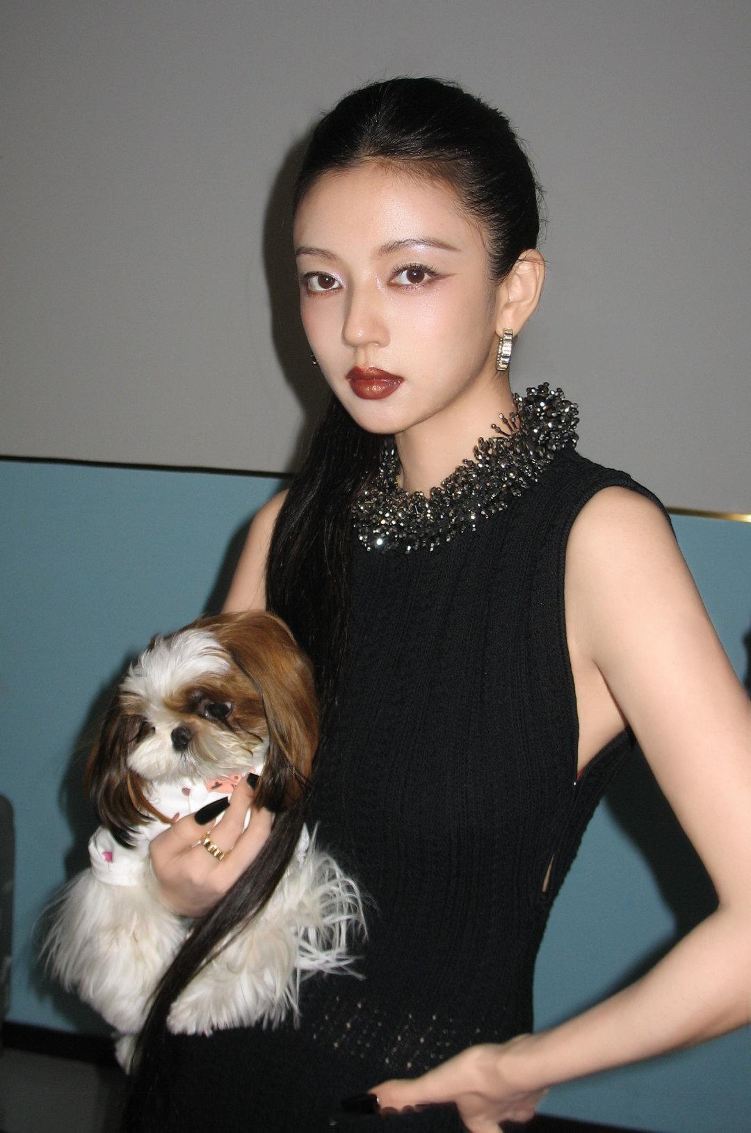 何瑞贤妆教太厉害了 自己就能打造百变妆容，杂志出片率超高，ELLE十月刊聚美大片