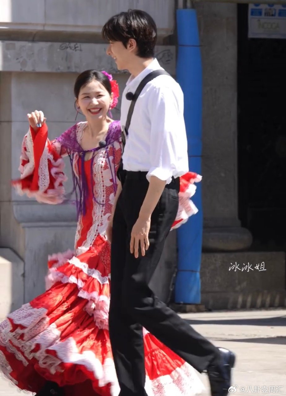 谁给金靖林一递个豪门姐弟的本子咱就是说，金靖和林一站一块儿，这豪门姐弟的范儿直接