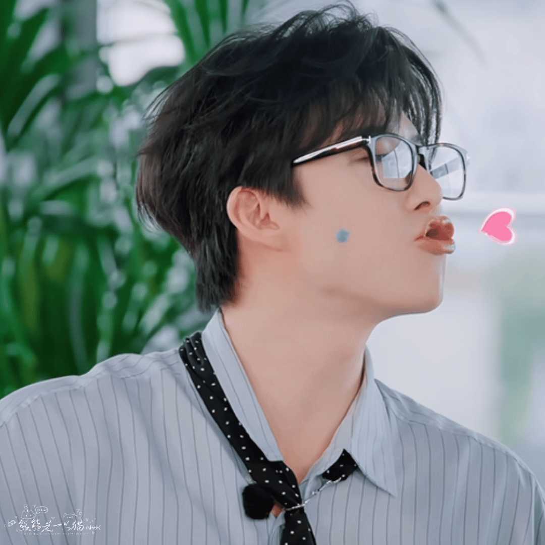 投递一枚软乎乎的亲亲😘甜度超标。biu~biu~biu~