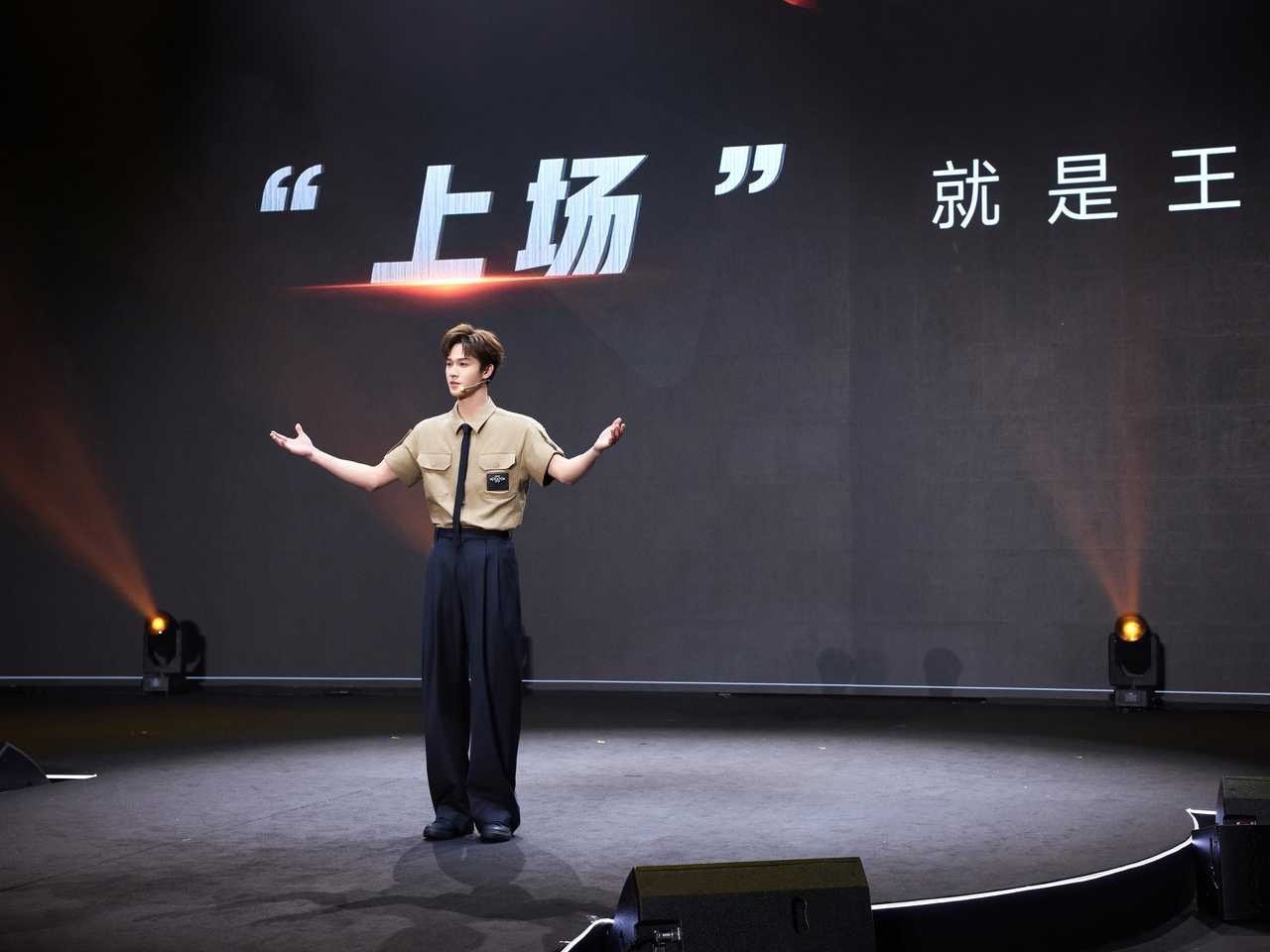 从王老吉昨天的官宣礼遇就能看出品牌对李昀锐的重视程度。李昀锐本身自带清爽的运动特