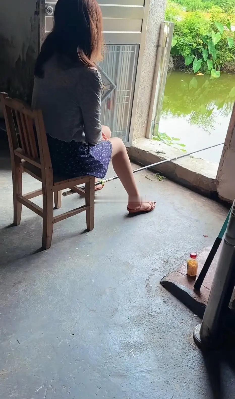 这房子建得好！钓鱼不用晒太阳 