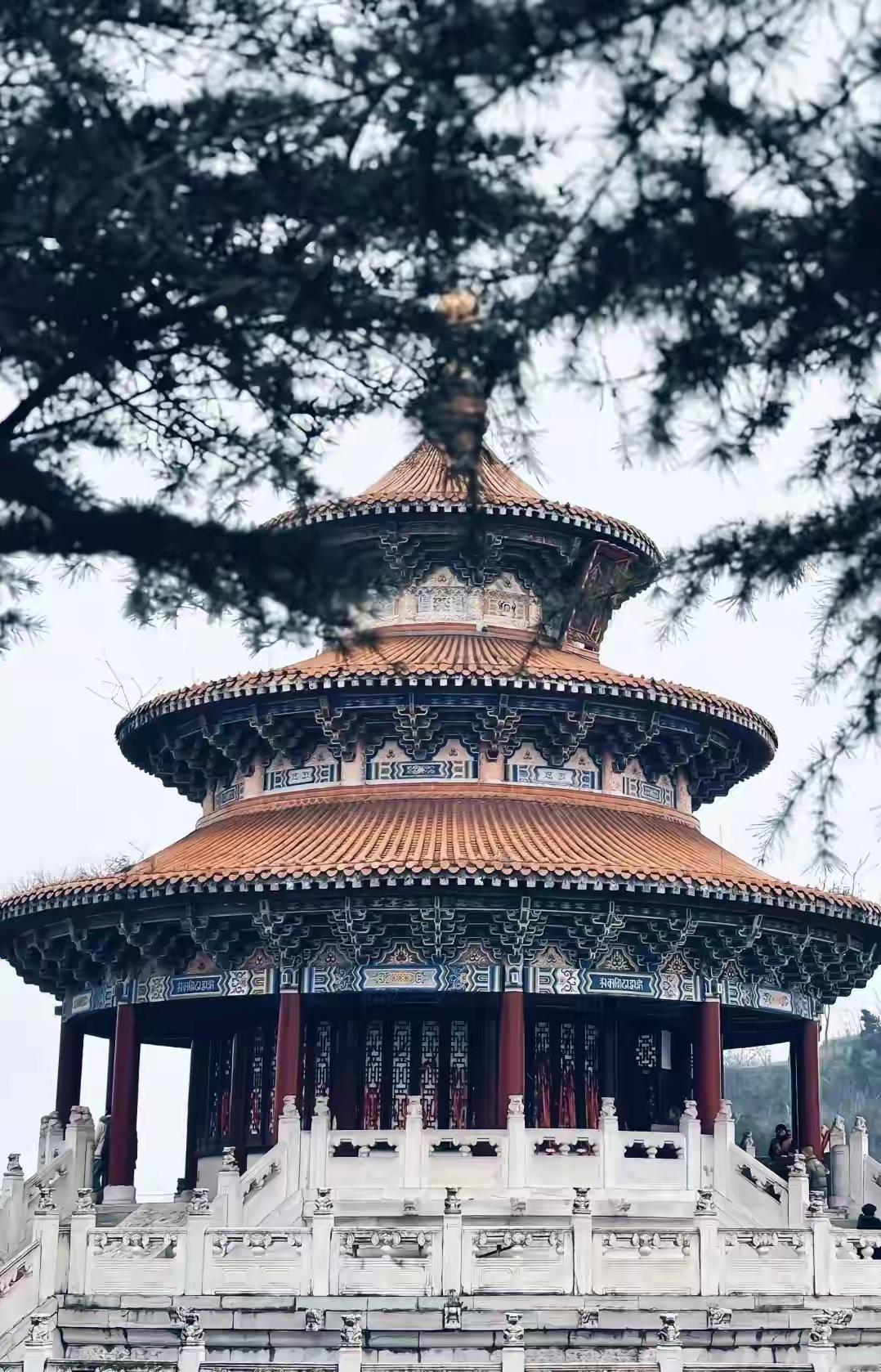 当初四川把威远县划给内江，现在看有些不合理。威远县城距离内江市区直线距离超50公