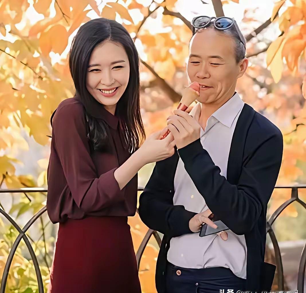 喝牛奶买草原？
王石的逻辑链让全网失眠。2018年，他娶了田朴珺，三十岁年龄差成