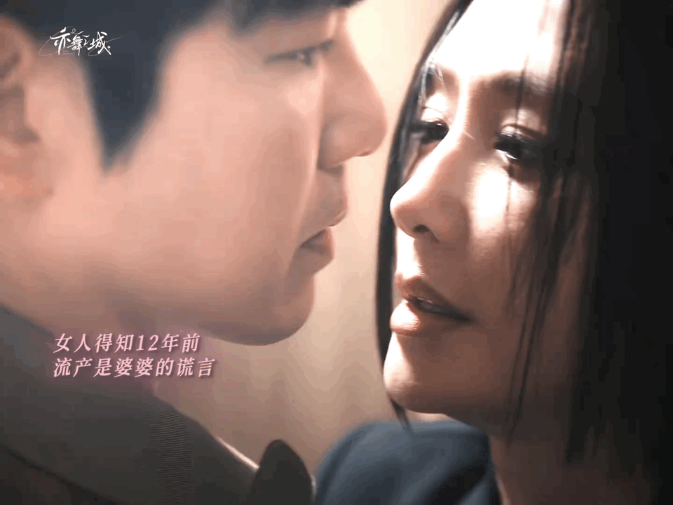 谁还没看过秦岚钟汉良楼梯吻这段 秦岚带着酒气的呼吸拂过，钟汉良揽着她的手紧了紧。