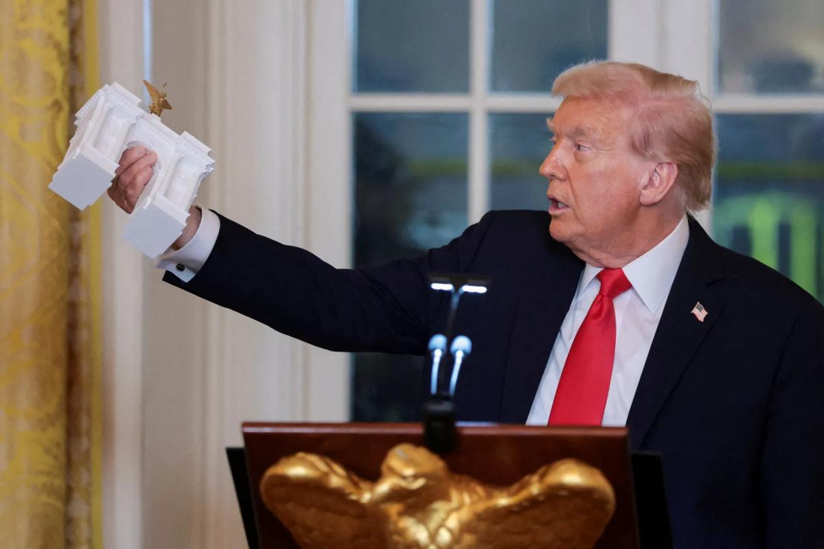 美国建国250周年，特朗普要为自己建造凯旋门，网友：刷成金拱门

继改造白宫玫瑰