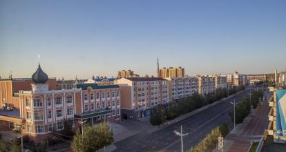 新疆农业职业技术大学，主校区在新疆昌吉市文化东路29号，另有乌鲁木齐校区。公办本