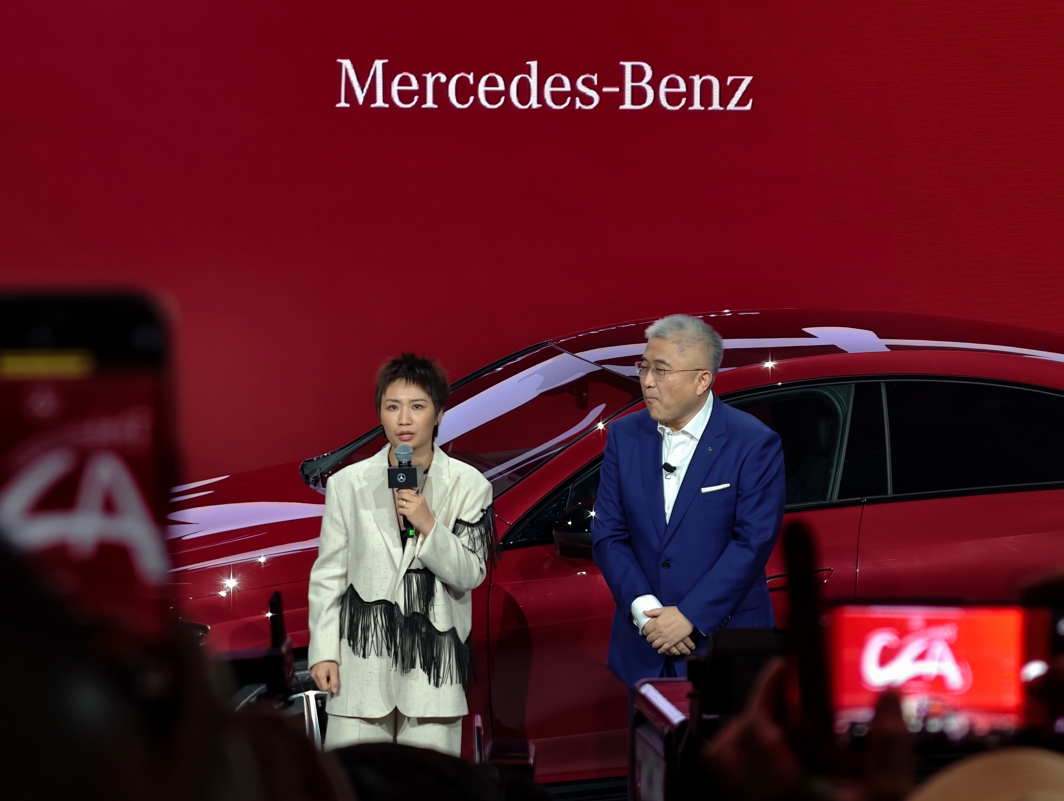 哈哈哈，这段不错～为什么之前奔驰的标倒了，因为那天有大风。[允悲]全新奔驰纯电c