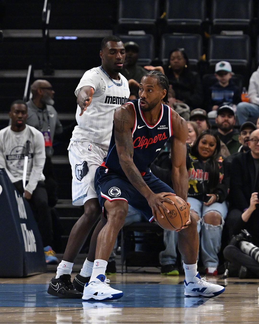 小卡今天又打了三十多分钟，明天还要背靠背客场打森林狼，够呛能上场啊。
感觉小卡今