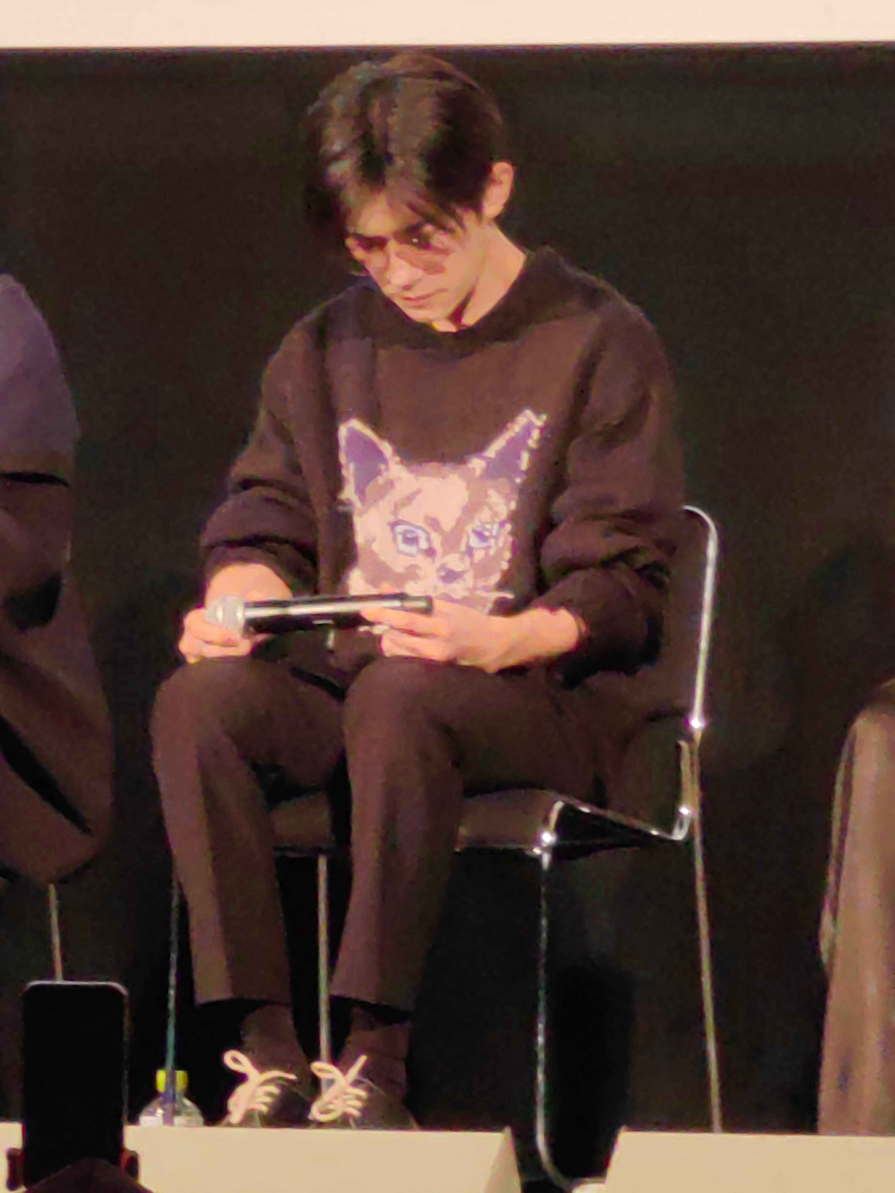 易烊千玺小小的我东京电影节影评 美四今天这衣服有深意 