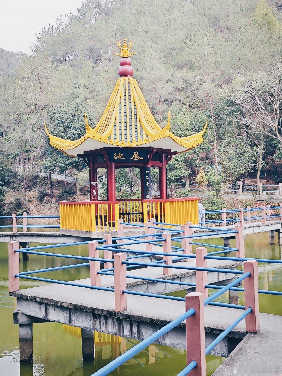 减脂期遇到饭局怎么吃  减脂期遇到饭局我就直接开吃了，先不减了，吃饱了才有力气减