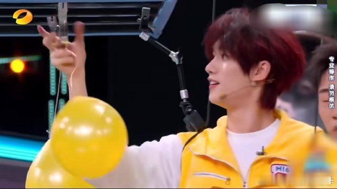 谁来懂一下丁程鑫游戏里的哥感你好星期六丁程鑫游戏里的哥感太绝了！高空任务时护着怕