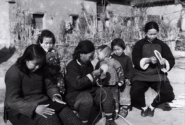 1947年8月17日，大安村被还乡团围困。地主朱裕龙率百余人搜村，只为抓捕曾将他