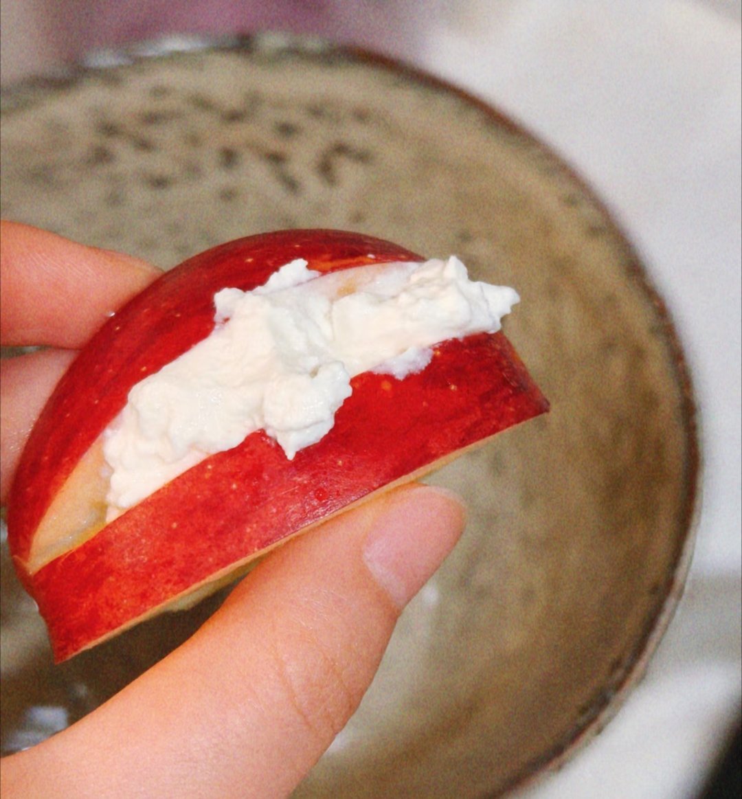 苹果酸奶夹太黑暗了吧！！好吃吗[疑问] ​​​