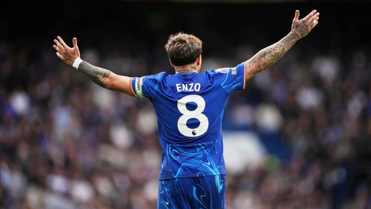 记者表示：相比罗德里，恩佐更可能加盟皇马，弗洛伦蒂诺不想签罗德里。
切尔西也计划