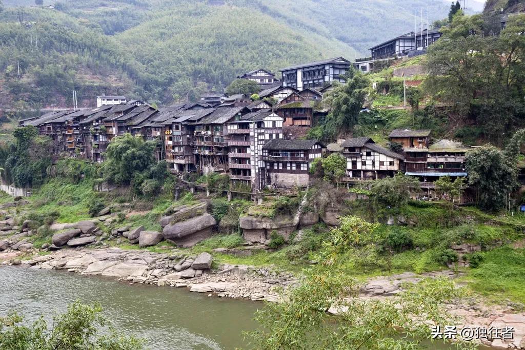 又到了春暖花开旅游的大好时节，尽管北方还处于天寒地冻，但南方已是春意盎然、鲜花盛