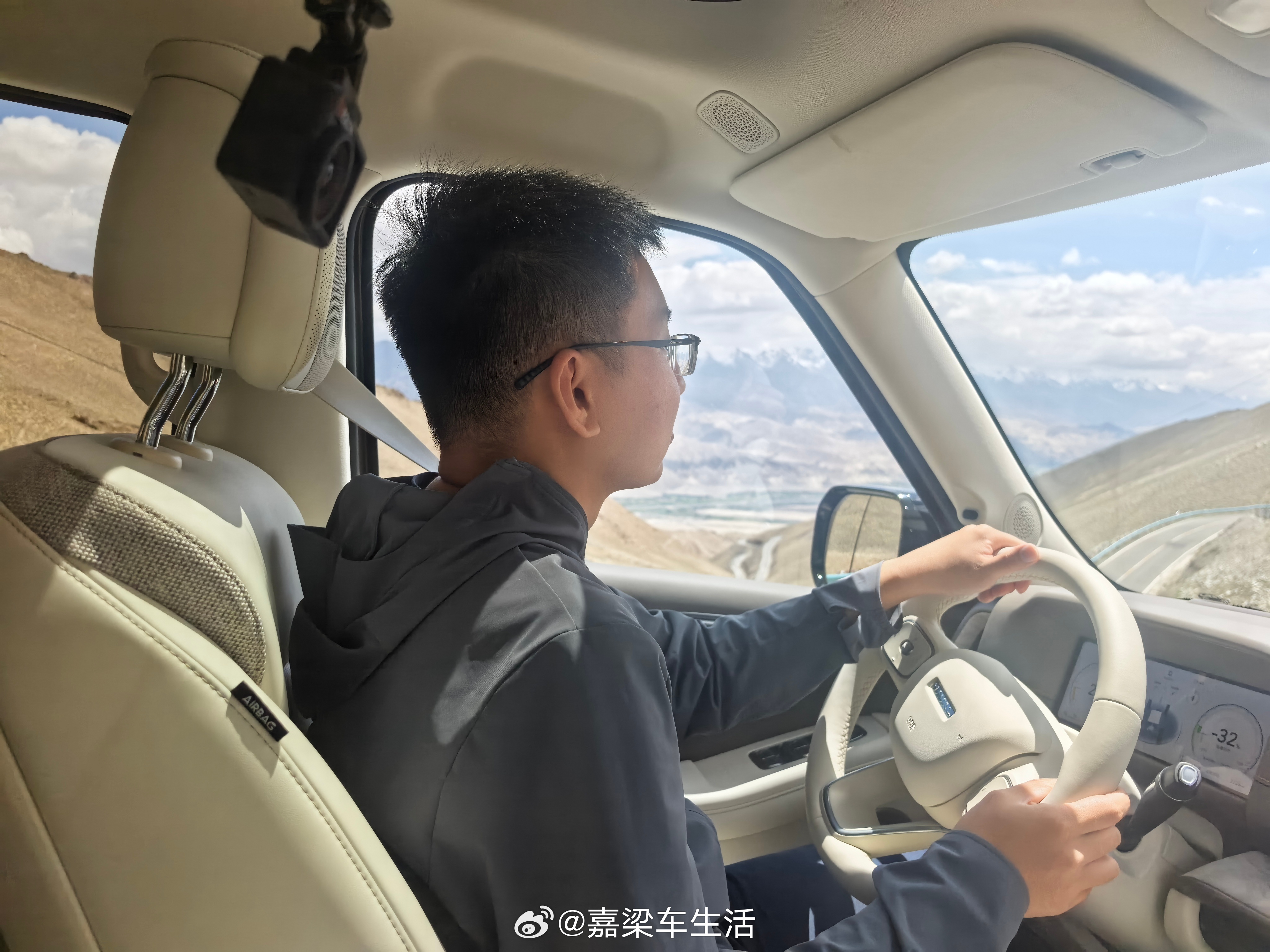 开车是最容易进入心流状态的活动是的，每天都可以开不一样的新车，打卡不一样的风景，