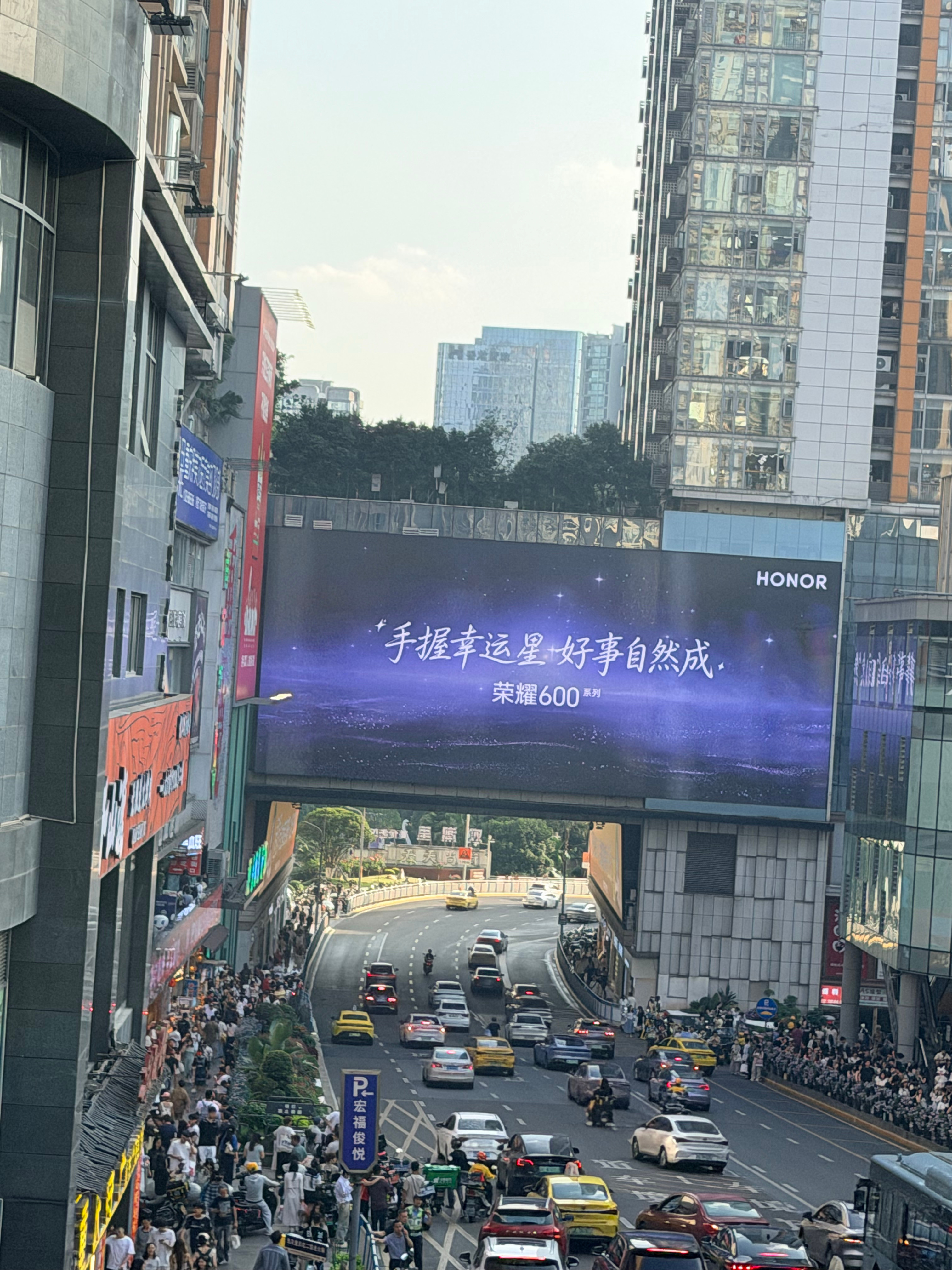 今天也是被肖战霸屏的一天！ 手握幸运里 好事自然成肖战说荣耀600是你的幸运星