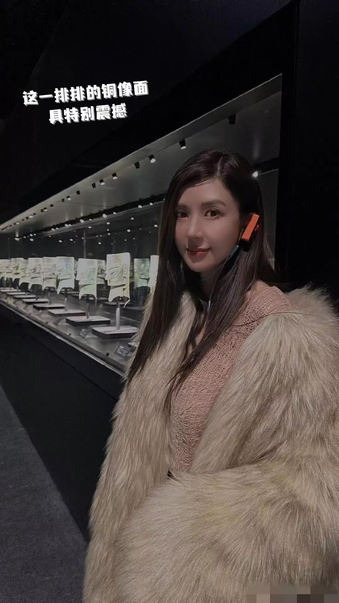 周韦彤这脸，说只整过一次，没人相信。
都已经认不出来了！