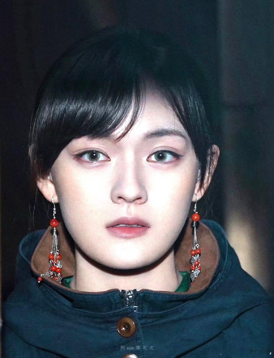 文淇韩振姐弟感 文淇和韩振这扑面而来的姐弟感！五官越看越神似，重点是那双眼睛，都