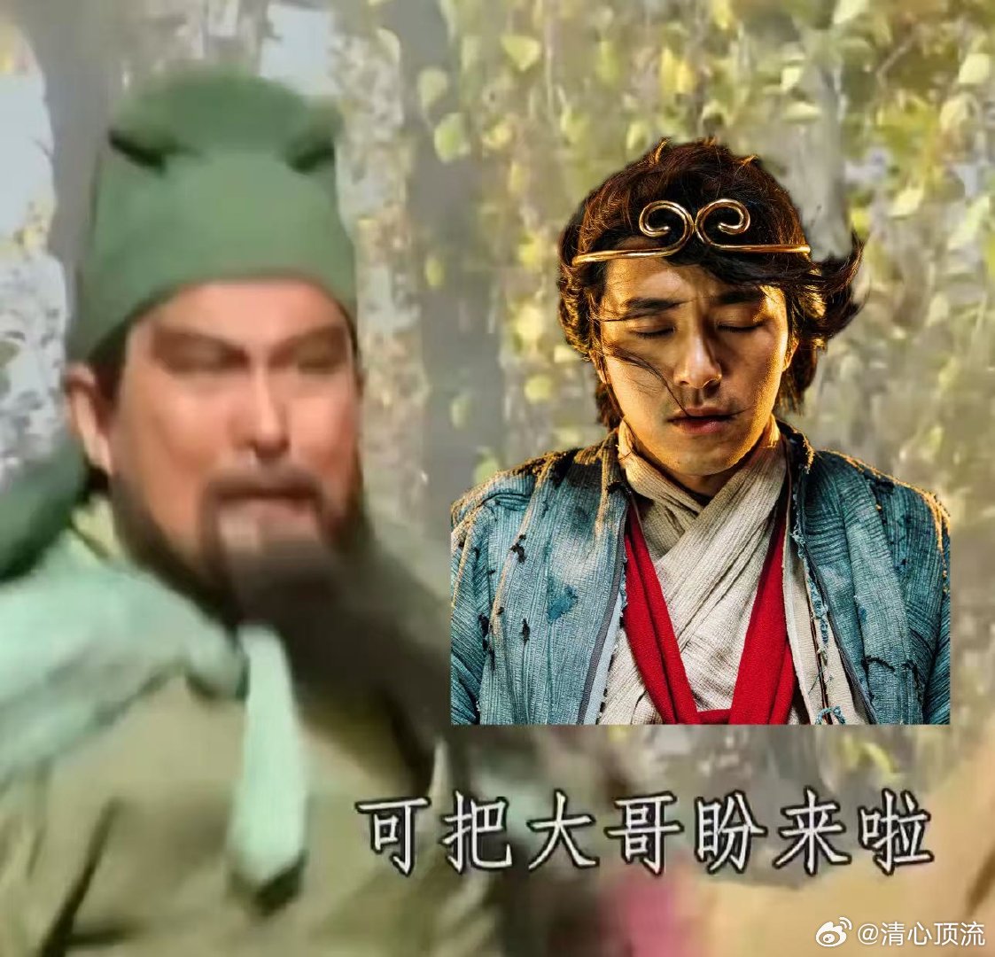 观众cos至尊宝表白周星驰 功夫女足路演被这个至尊宝观众抢镜了，但星爷一点都不介