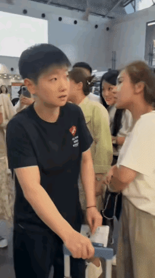 莎莎出发亚锦赛：
清新
小小
有气派！
活力
满满
真可爱！
比赛
结果
莎莎自