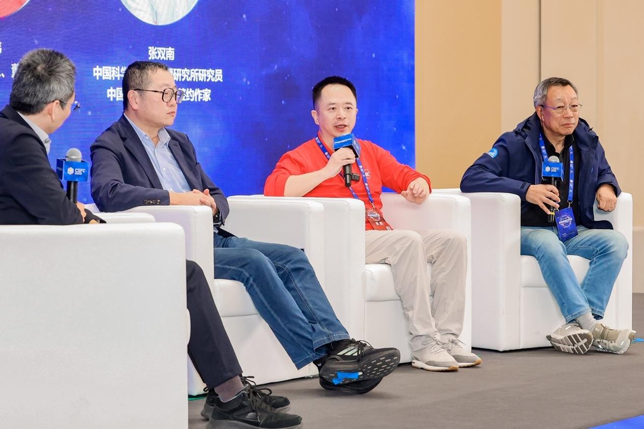 藏不住了，要提速！
3月28日，2026中国科幻大会在北京举办，周鸿祎与刘慈欣对