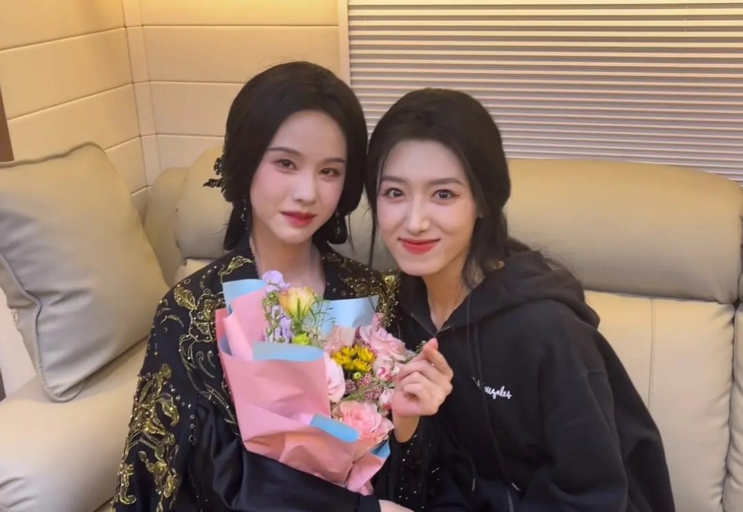 月鳞绮纪里陈都灵的替身女演员，有点似曾相识。 