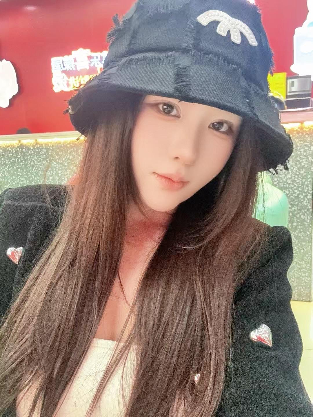 你把城墙垒得很高，又希望有人能够不惧艰辛，越过城墙来爱你。